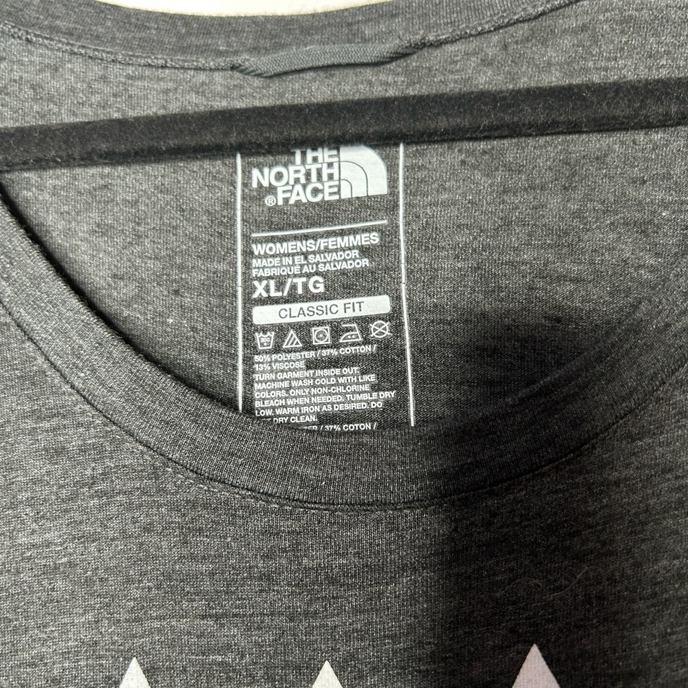 North face Gray long sleeve with triangles size XL - Picture 5 of 5